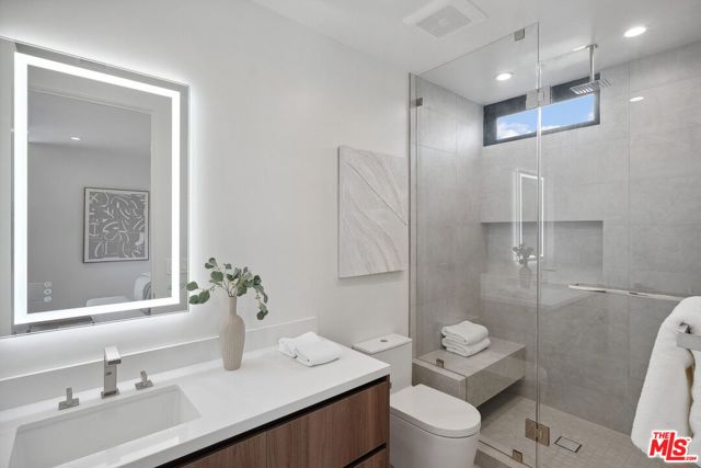 3670 Buena Park Drive, Studio City CA: https://media.crmls.org/mediaz/a1bf6ac7-0b29-4fa0-a392-0599c7e10f30.jpg