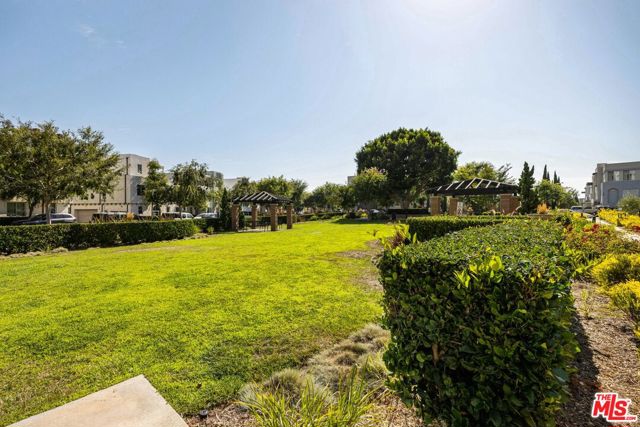 12920 Central Avenue, Hawthorne, California 90250, 2 Bedrooms Bedrooms, ,2 BathroomsBathrooms,Condominium,For Sale,Central,24426236