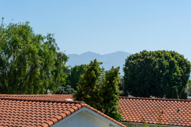2196 Via Mariposa E, Laguna Woods CA: https://media.crmls.org/mediaz/a1bfb033-b377-48b2-9c08-27b7cd9f3cc0.jpg