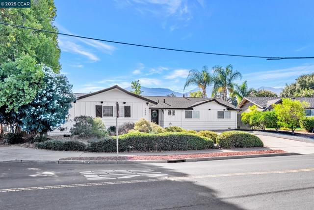 1498 Delaware Dr, Concord CA: https://media.crmls.org/mediaz/a1bfce12-b6cf-4bc0-87c4-fbe754b76a6a.jpg