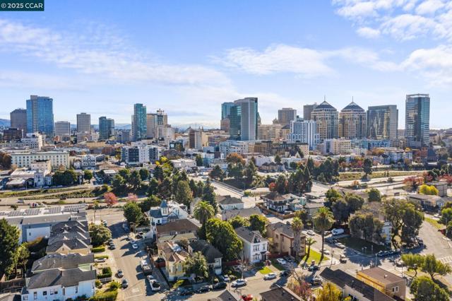 814 20th Street, Oakland CA: https://media.crmls.org/mediaz/a1c02ff0-75f5-4bf8-a975-c7c2633b24d4.jpg