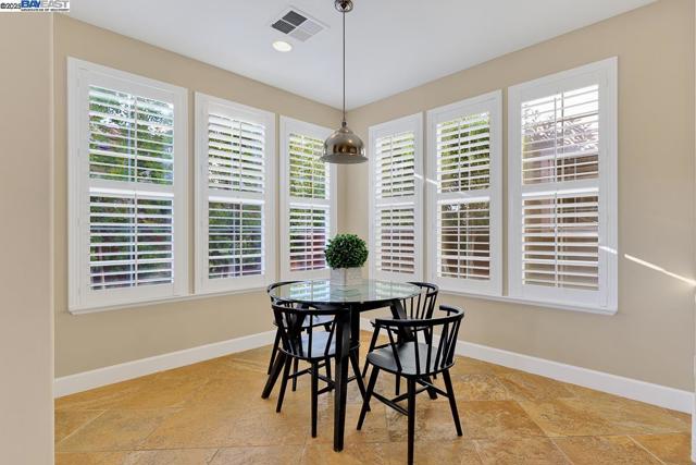 1037 Sunset Creek Ln, Pleasanton CA: https://media.crmls.org/mediaz/a1c099ed-6f73-454f-b655-5d8579d29516.jpg