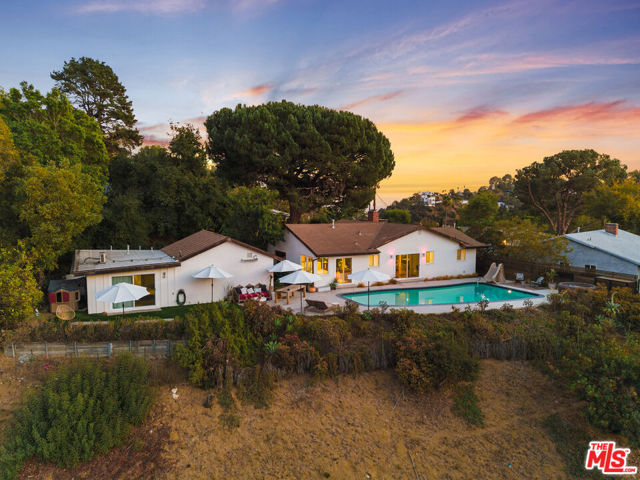 2316 Laurelmont Place, Los Angeles CA: https://media.crmls.org/mediaz/a1c0e233-d4ff-4e20-bce7-56866e229ae4.jpg
