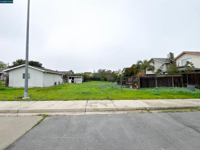 250 W Cypress Rd, Oakley CA: https://media.crmls.org/mediaz/a1c133c3-bea0-4d03-a683-ca9067ec8b1d.jpg