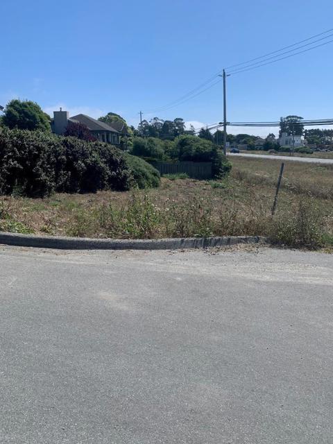300 Coronado Avenue, Half Moon Bay CA: https://media.crmls.org/mediaz/a1c14b1a-bec1-4421-8c87-e6bea209c11f.jpg