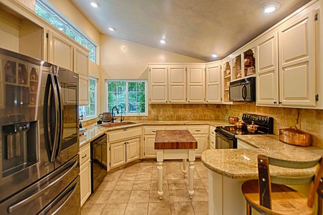 7030 Scotts Valley Drive, Scotts Valley CA: https://media.crmls.org/mediaz/a1c1f3a1-ffd1-44b4-9012-f4c420ae2295.jpg