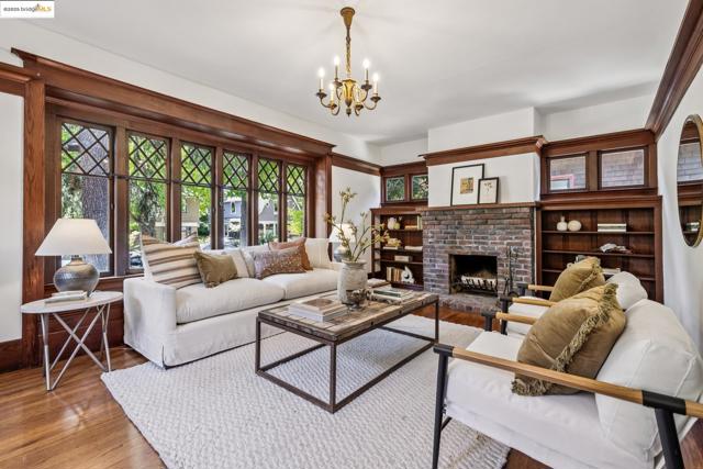 3019 Benvenue Ave, Berkeley CA: https://media.crmls.org/mediaz/a1c2ab8f-4670-4bc7-851e-5e9a7ba95e8a.jpg