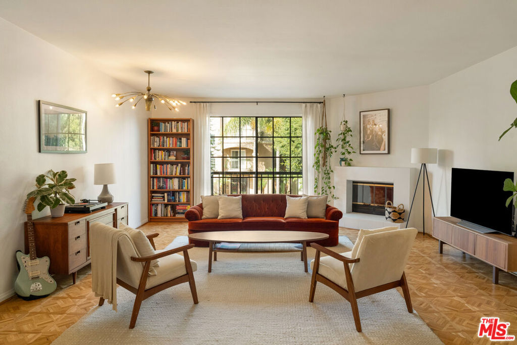 1539 Greenfield Avenue #102
