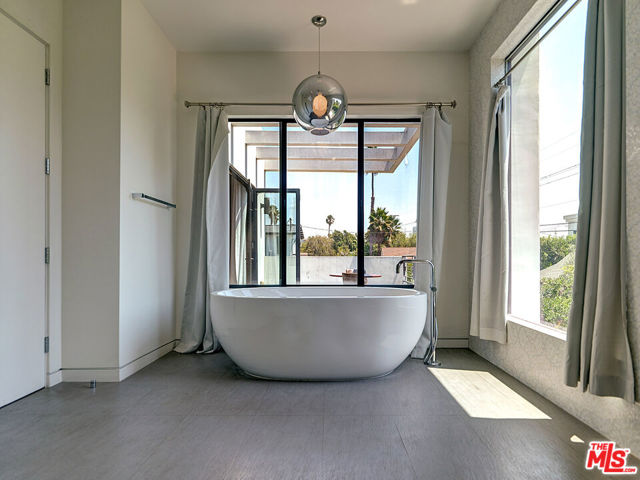 6360 Maryland Drive, Los Angeles CA: https://media.crmls.org/mediaz/a1c314f3-1221-4f17-9cdc-4d885eb51af5.jpg