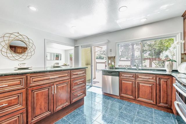 347 Kinross Drive, Walnut Creek CA: https://media.crmls.org/mediaz/a1c38149-73ac-4458-a649-9e26c27c59e5.jpg