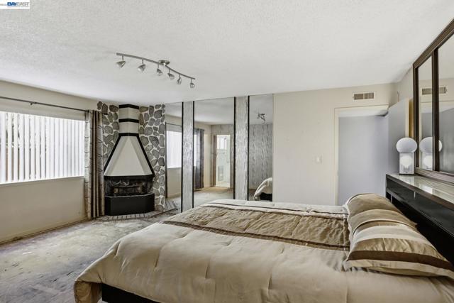 Image 36 of 48 For 2550 Damuth St