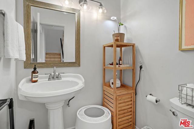 609 Meyer Lane, Redondo Beach, California 90278, 2 Bedrooms Bedrooms, ,1 BathroomBathrooms,Residential,Sold,Meyer,23239303