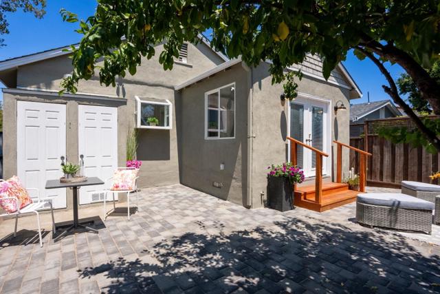 2653 Brewster Avenue, Redwood City CA: https://media.crmls.org/mediaz/a1c512c4-99ff-472c-8704-62abfaf2721c.jpg