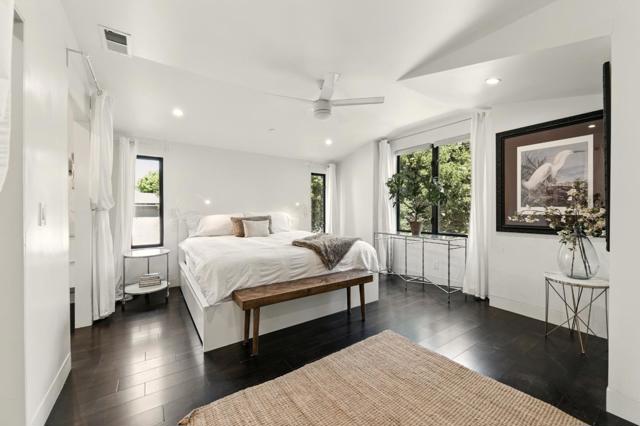 543 8th Avenue, Menlo Park CA: https://media.crmls.org/mediaz/a1c53506-e49d-403b-943e-af51c69dadf2.jpg