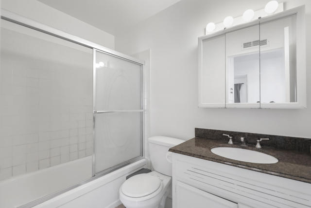 42570 Stephani Circle, Palm Desert CA: https://media.crmls.org/mediaz/a1c56374-79e4-4d5a-9adf-256f1adf8434.jpg