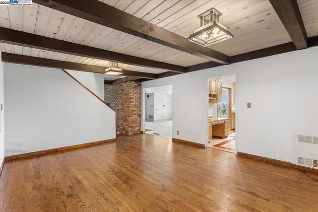 3491 Middleton Ave, Castro Valley CA: https://media.crmls.org/mediaz/a1c57c19-8e29-440e-8380-8853faa805ba.jpg