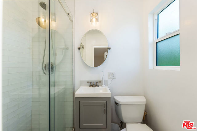 10315 Fairgrove Avenue, Tujunga CA: https://media.crmls.org/mediaz/a1c5a37d-d340-48ec-9e77-b7d48f47ab05.jpg