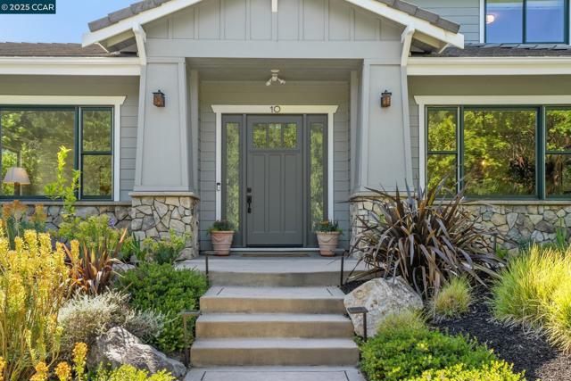 10 Candlelight Lane, Lafayette CA: https://media.crmls.org/mediaz/a1c66420-be44-448a-990b-a7827b0a9fe2.jpg