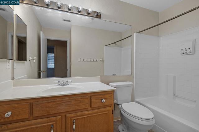 109 Greenmeadow Cir, Pittsburg CA: https://media.crmls.org/mediaz/a1c67e79-99ee-42ee-aa9e-3ae5f7167c50.jpg