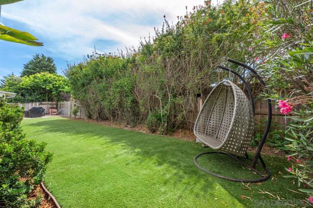 8874 La Jolla Scenic Dr N, La Jolla CA: https://media.crmls.org/mediaz/a1c6fe18-b2b7-4bd2-bbce-361d6a4cdd41.jpg