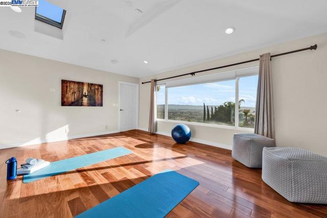 48912 Crown Ridge Cmn, Fremont CA: https://media.crmls.org/mediaz/a1c71a8b-cf42-48cc-8d02-019a4cd04ed9.jpg