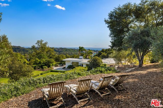 880 Knollwood Drive, Santa Barbara CA: https://media.crmls.org/mediaz/a1c73341-0658-4b74-8eb0-dd3a687b3f2d.jpg