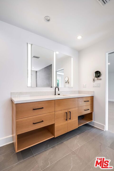 3201 Viola Place, Marina del Rey CA: https://media.crmls.org/mediaz/a1c75902-d917-4f25-96a8-44e82b6084db.jpg
