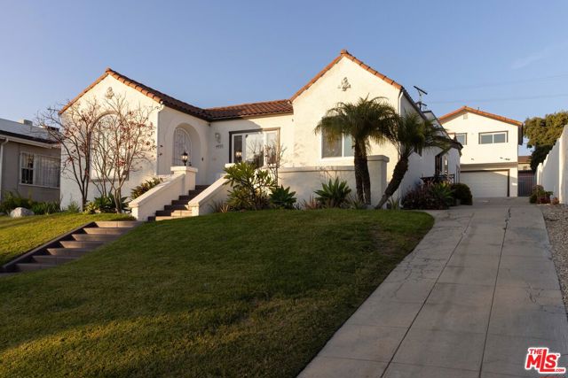 4925 W 20th Street, Los Angeles CA: https://media.crmls.org/mediaz/a1c7e707-c74c-4f46-816d-819ac1116da1.jpg