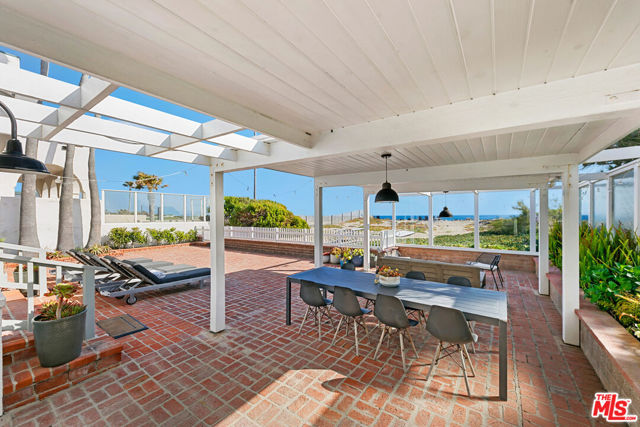 30830 Broad Beach Road, Malibu CA: https://media.crmls.org/mediaz/a1c87044-9491-4e39-9dee-ba7cd53e0d31.jpg