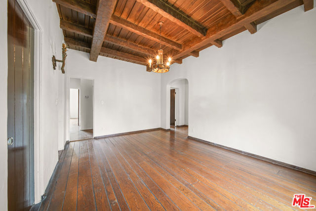 6686 Emmet Terrace, Los Angeles CA: https://media.crmls.org/mediaz/a1c88e44-483d-48b0-a7dc-856597ed5c12.jpg