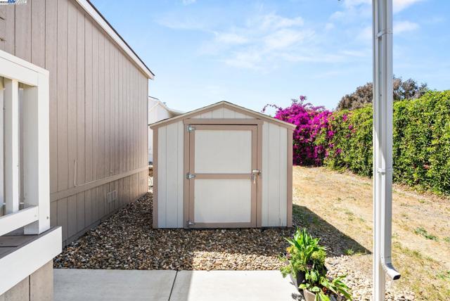 65 Pali, Pittsburg CA: https://media.crmls.org/mediaz/a1c8c8df-1735-450f-ba61-4491c2485e8e.jpg