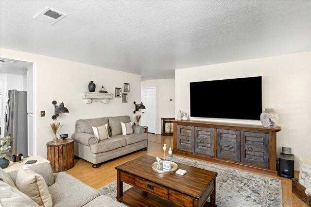 2208 Terracewood Ln, Escondido CA: https://media.crmls.org/mediaz/a1c95f34-6b24-4aaf-9610-ccd272b8e9d5.jpg