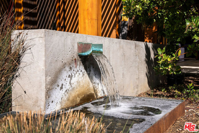 22575 Monte Vista Drive, Topanga CA: https://media.crmls.org/mediaz/a1c9774e-1cab-4bcb-9fac-d33944c2b741.jpg