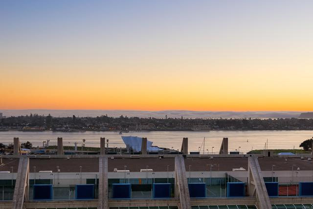 200 Harbor Dr, San Diego CA: https://media.crmls.org/mediaz/a1cbfbbd-c2e5-4b5e-ba1b-770d949b21cc.jpg