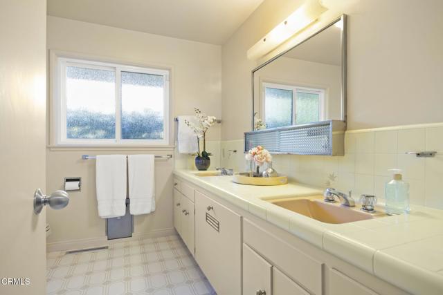 635 Via Del Cerro, Camarillo CA: https://media.crmls.org/mediaz/a1cd799b-0071-4c3c-a2b5-2ae809e26080.jpg
