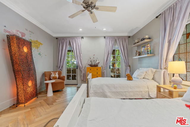 809 S Muirfield Road, Los Angeles CA: https://media.crmls.org/mediaz/a1ce269b-25a4-42e4-a561-616f01a38aa6.jpg