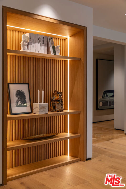 1271 Sunset Plaza Drive, Los Angeles CA: https://media.crmls.org/mediaz/a1ce6823-f44a-433c-9acc-9547df8ba06e.jpg