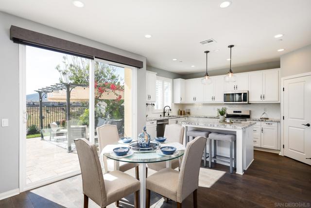 16291 Veridian Cir, San Diego CA: https://media.crmls.org/mediaz/a1ce8e1f-3a00-4ee7-9703-983550c534a6.jpg