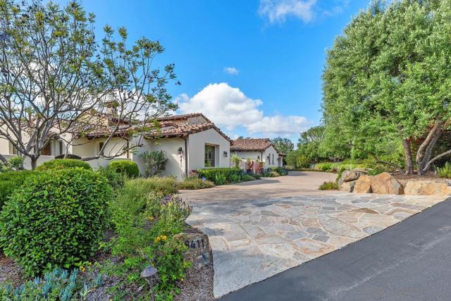 8411 Run Of The Knolls, San Diego CA: https://media.crmls.org/mediaz/a1cebbd6-7eda-4780-b654-4ce6cc66b8d1.jpg