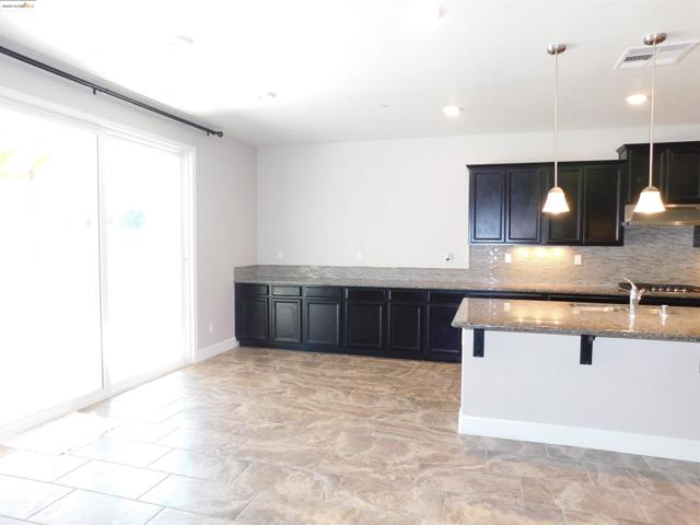 1090 Lavender St, Manteca CA: https://media.crmls.org/mediaz/a1cedfe6-a0b0-476e-add7-37b6c67ef7e5.jpg