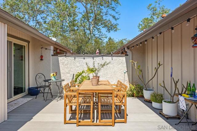 545 Shady Brook Pl, Escondido CA: https://media.crmls.org/mediaz/a1ceeaca-1a87-41f6-a2a0-eb1aa007a2a0.jpg