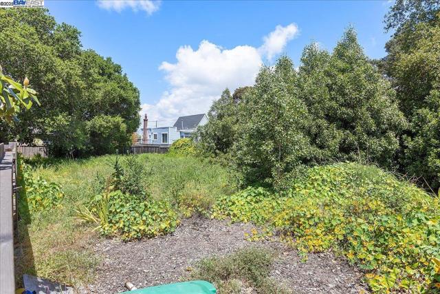 310 Spruce St, Alameda CA: https://media.crmls.org/mediaz/a1cf2928-6569-42ec-9342-d9e2d08a013c.jpg