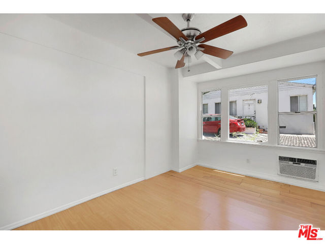 975 Lucile Avenue, Los Angeles CA: https://media.crmls.org/mediaz/a1cf6530-39a1-42a6-94cd-2089d5c953e6.jpg
