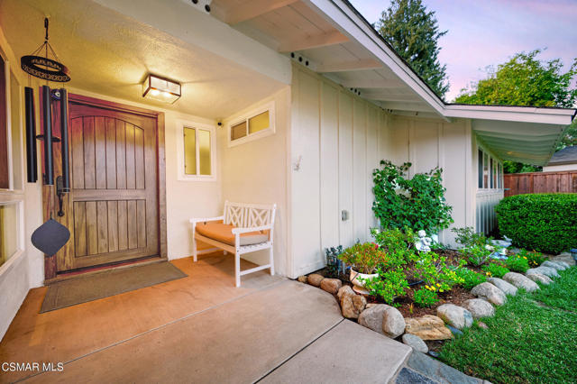 26007 Philrich Circle, Calabasas CA: https://media.crmls.org/mediaz/a1d05b0e-4237-454c-bb2d-bcc1d00e3275.jpg