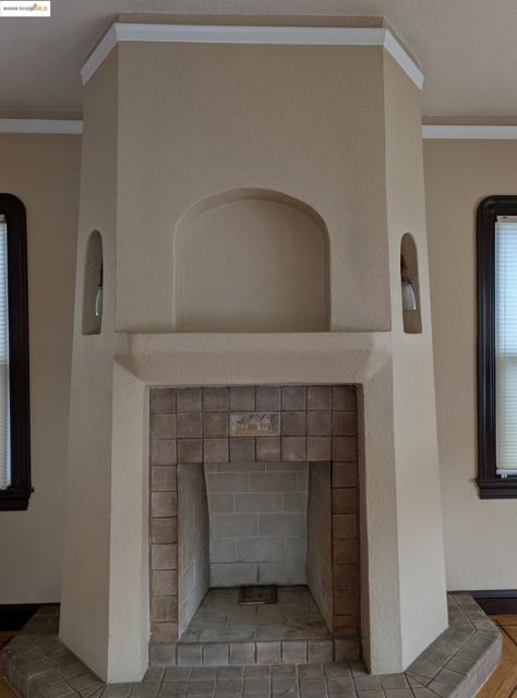 4211 Market St, Oakland CA: https://media.crmls.org/mediaz/a1d08ec1-4c5b-4793-a245-6f859f286e44.jpg