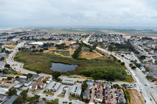 3095 Marina Drive, Marina CA: https://media.crmls.org/mediaz/a1d0932c-1c9a-4967-b7f8-b12afe04f021.jpg