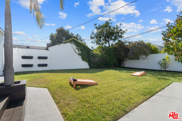 6129 W 76th Street, Los Angeles CA: https://media.crmls.org/mediaz/a1d0d0a4-2931-431b-a017-f6675fdaf117.jpg
