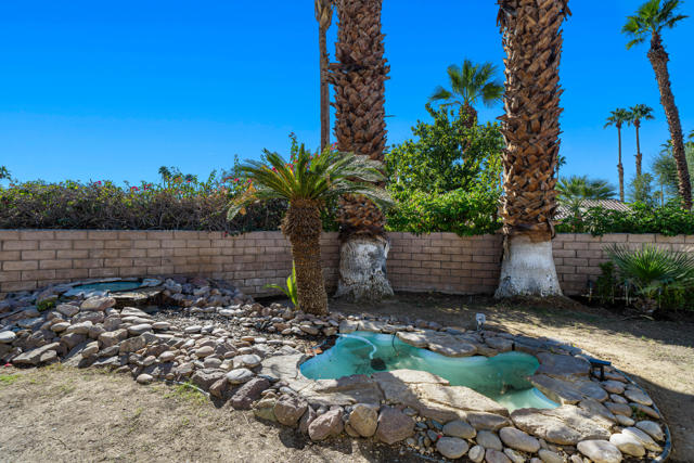 77787 Saint Croix Drive, Palm Desert CA: https://media.crmls.org/mediaz/a1d0d4e8-1c7a-41d0-aa2c-b9df616a513e.jpg