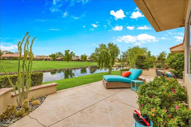 18 Hilton Head Drive, Rancho Mirage CA: https://media.crmls.org/mediaz/a1d100ce-64be-445b-9941-3fd58e091a74.jpg