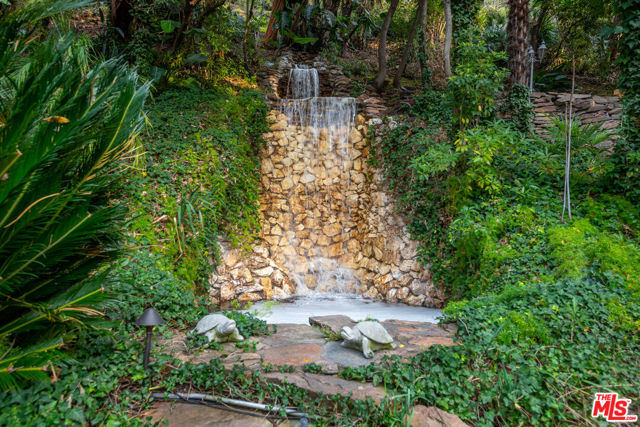 1148 COLDWATER CANYON Drive, Beverly Hills CA: https://media.crmls.org/mediaz/a1d14af5-3487-4f05-9a1b-bfe752bb0264.jpg